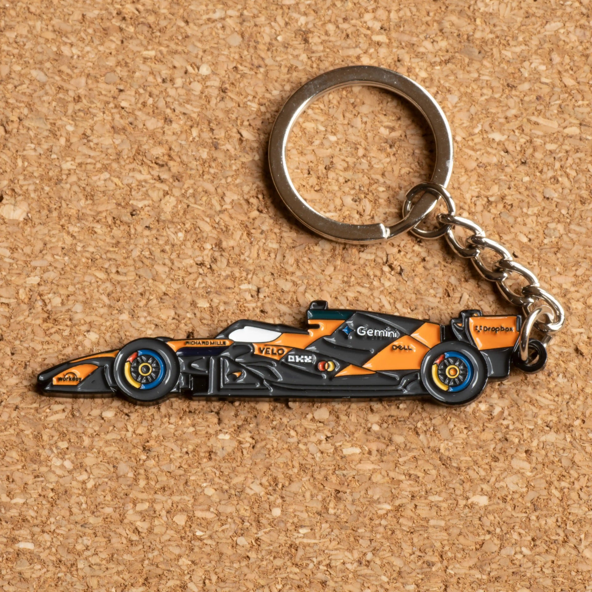 マクラーレン MCL40 フォーミュラ1カー エナメルキーホルダー – GPPins.com